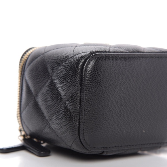 CHANEL CAVIAR QUILTED BLACK MINI PEARL ON TOP VANITY CASE WITH CHAIN (2021) - Picture 4 of 8